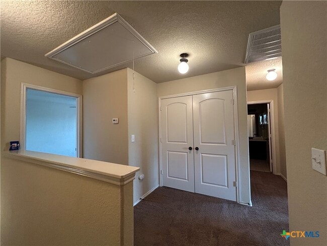 Building Photo - 665 Creekside Cir