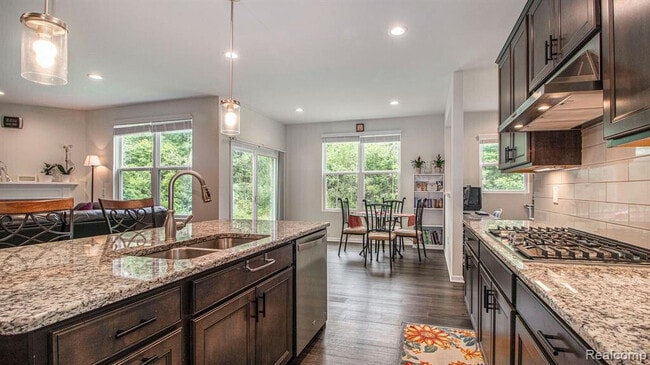 Building Photo - 28320 Verona Dr