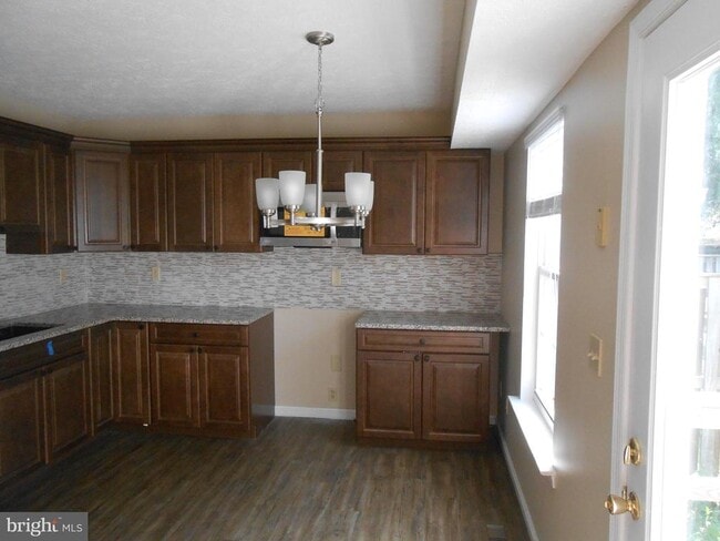 Building Photo - 429 Surrey Club Ln