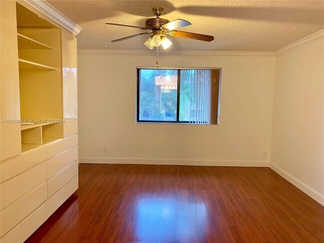 Building Photo - 130 SE 7th St