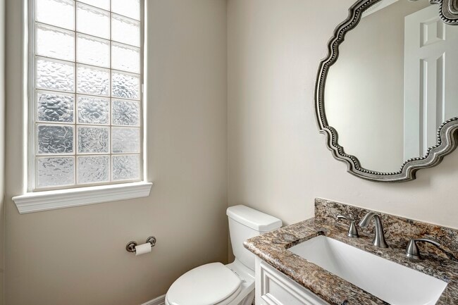 Building Photo - 3318 W Dallas St