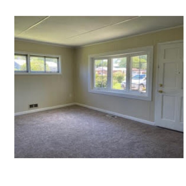 Living Room - 2409 Woodcroft Rd