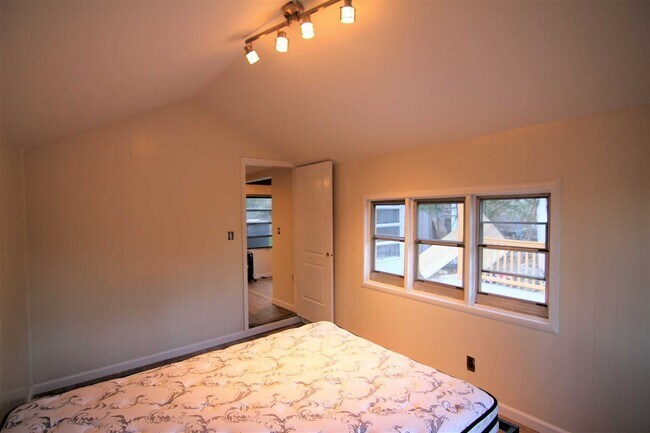 Building Photo - 71 Miller Rd