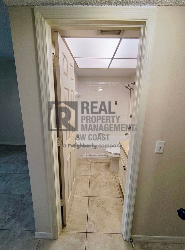 Building Photo - 12471 McGregor Blvd