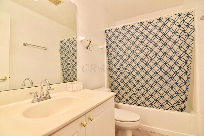 Building Photo - 674 Spring Valley Dr