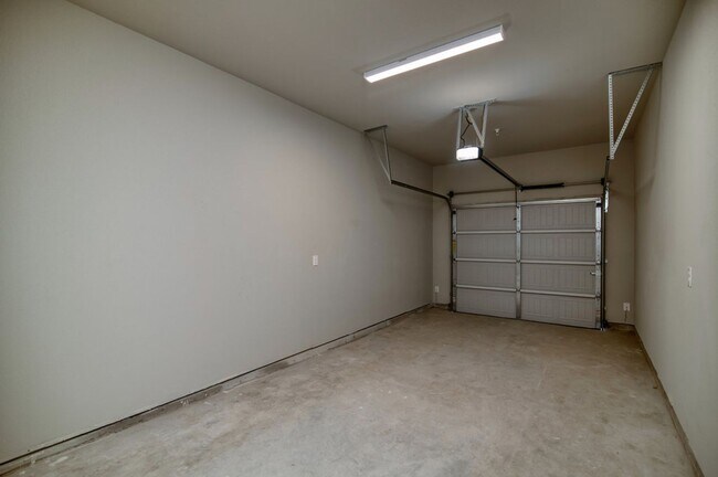 Building Photo - GORGEOUS 2 BEDROOM FOUR PLEX LOCATED IN MI...