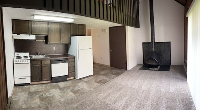 Building Photo - 2090