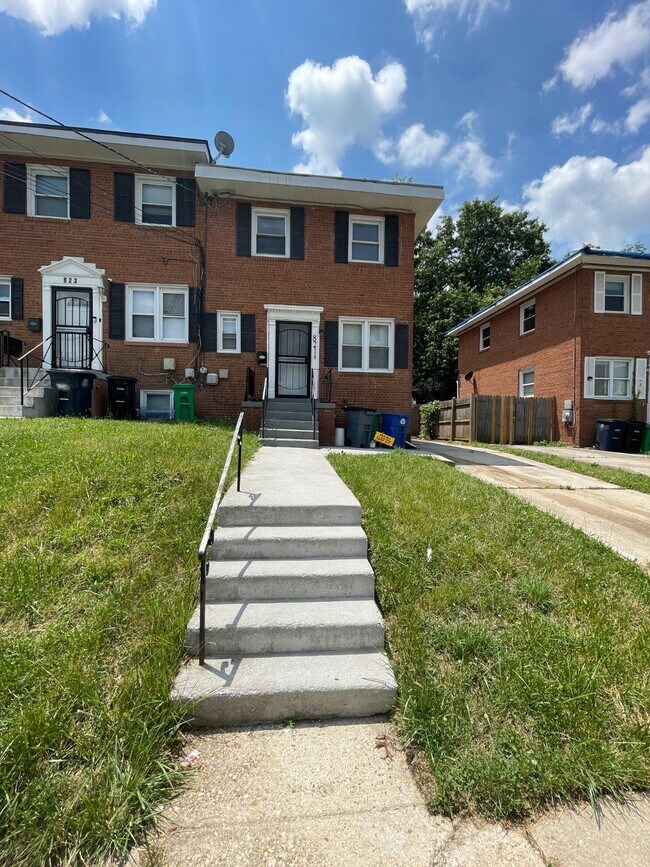 Building Photo - 821 Maury Ave