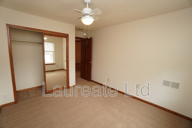 Building Photo - 1702 W Dry Creek Rd