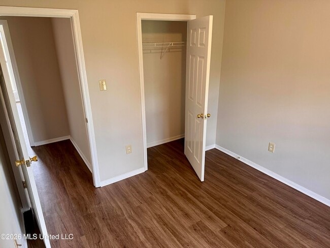 Building Photo - 10515 Oak Leaf Dr