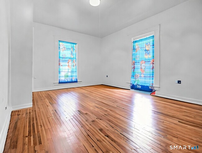 Building Photo - 1872 North Ave