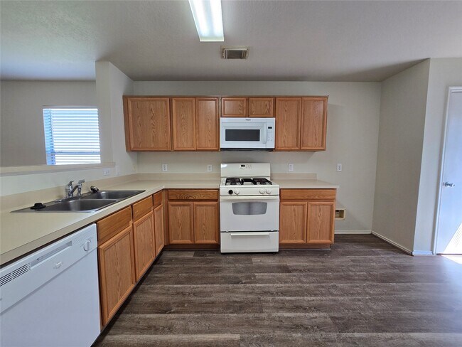 Building Photo - 6527 Fairbrook Park Ln