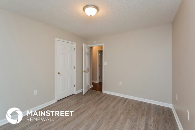 Building Photo - 1420 Saddlebrook Ct