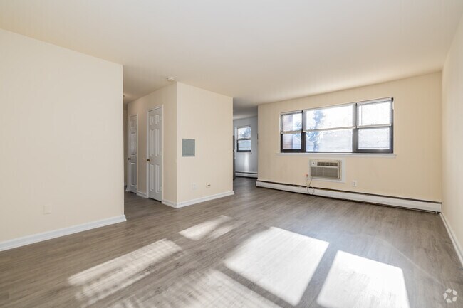 2BR, 1BA - 700SF - Living Room - Springfield Green Apartments