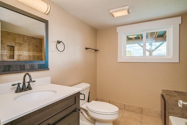 Building Photo - 7140 Buckhorn Ln