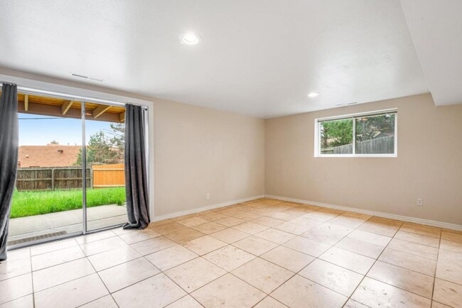 Building Photo - 703 Orion Dr