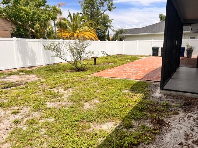 Building Photo - 2420 Briar Oak Cir