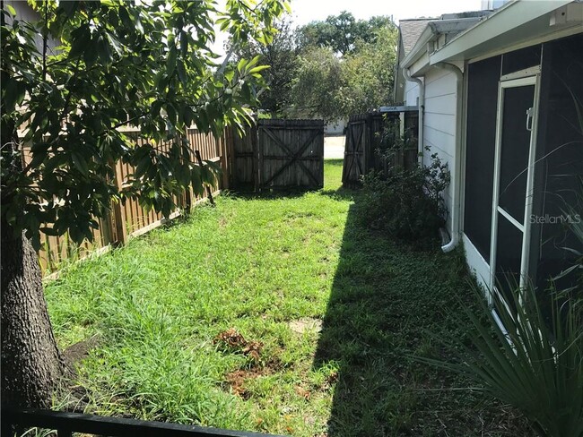 Building Photo - 852 Woodside Rd