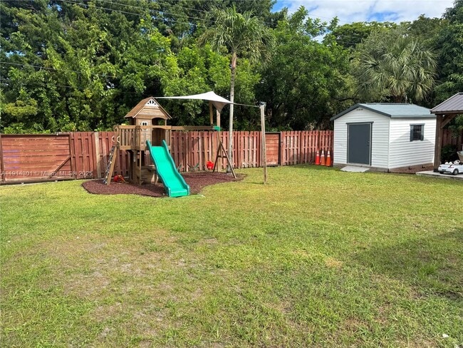 Building Photo - 3807 Hayes St