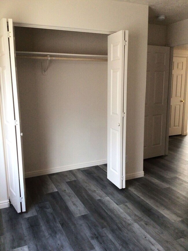 Building Photo - Charming apartment