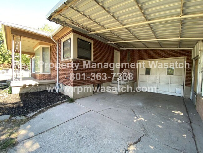 Building Photo - Take a Look at This 4 Bedroom 2 Bathroom H...