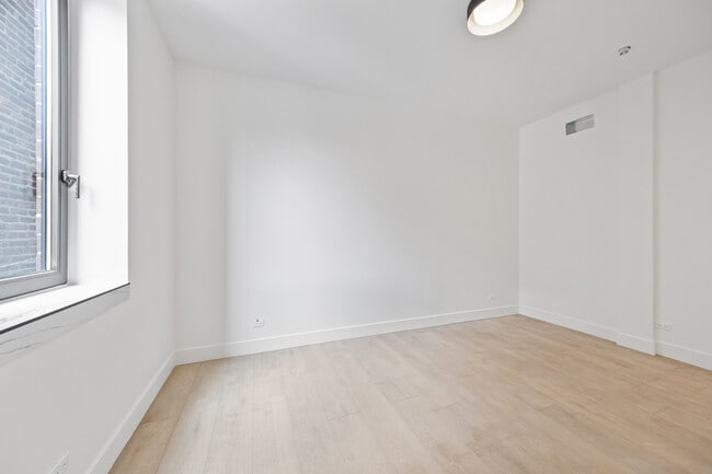 Building Photo - 1313 W Taylor St