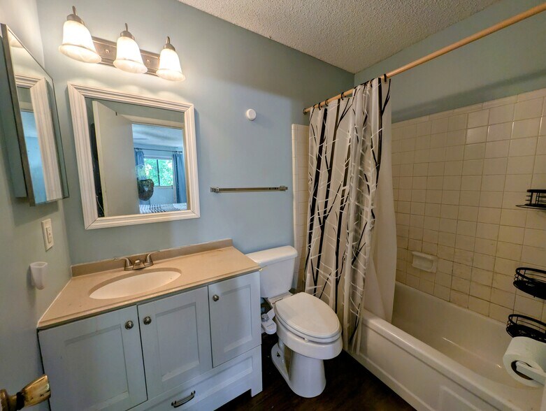 Primary Bathroom - 42 Briarglen Pl