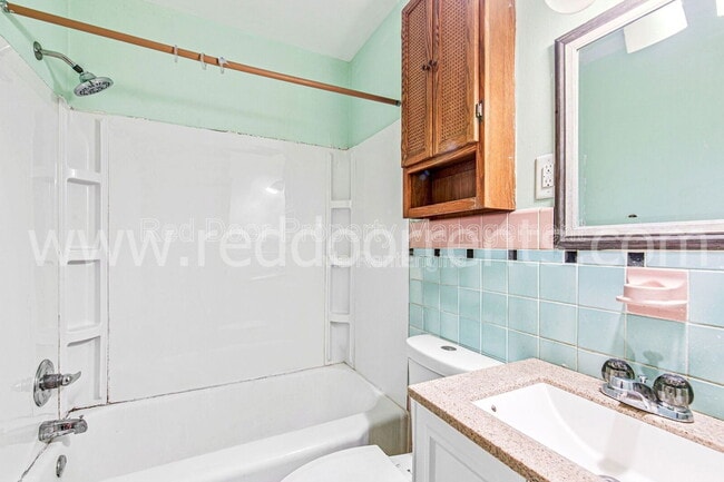 Building Photo - 328 N Post Rd