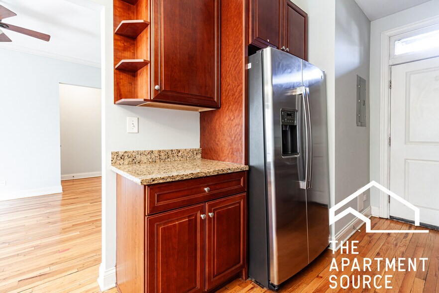 Building Photo - 736 W Addison St