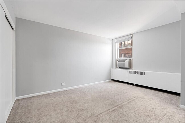 Building Photo - 3950 N Lake Shore Dr