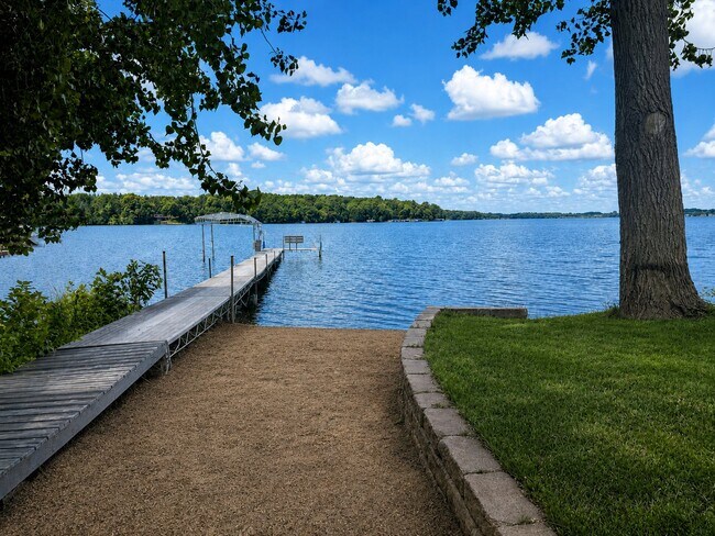 Building Photo - 118 Willow Point Dr