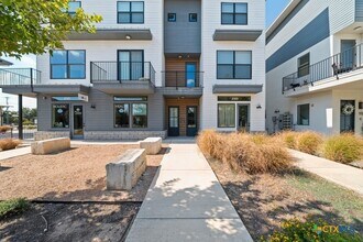 Building Photo - 1208 N Academy Ave