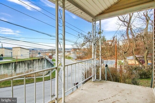 Building Photo - 3 bedroom in CD East Schools