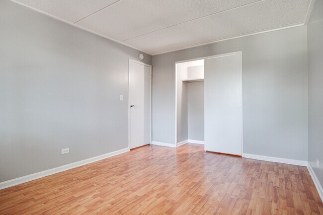 Building Photo - 5S066 Pebblewood Ln