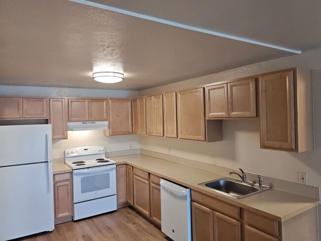 Building Photo - Two bedroom with balcony! Third floor.