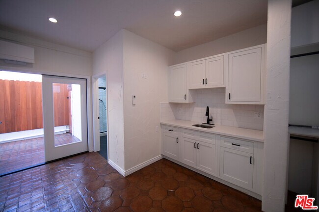 Building Photo - 8351 Zitola Terrace
