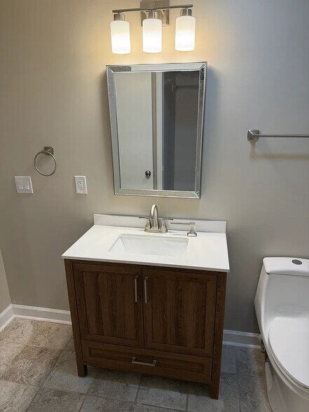 Building Photo - Room in House on Lucky Ct