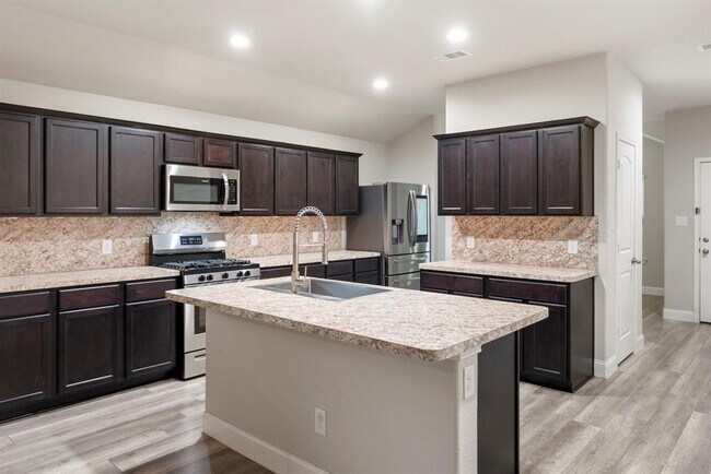 Building Photo - 14077 Lake Cres Dr