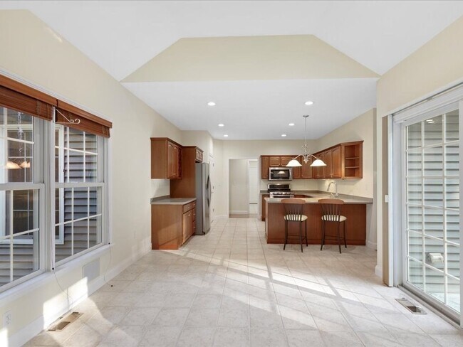 Building Photo - 32 Silver Brook Ln