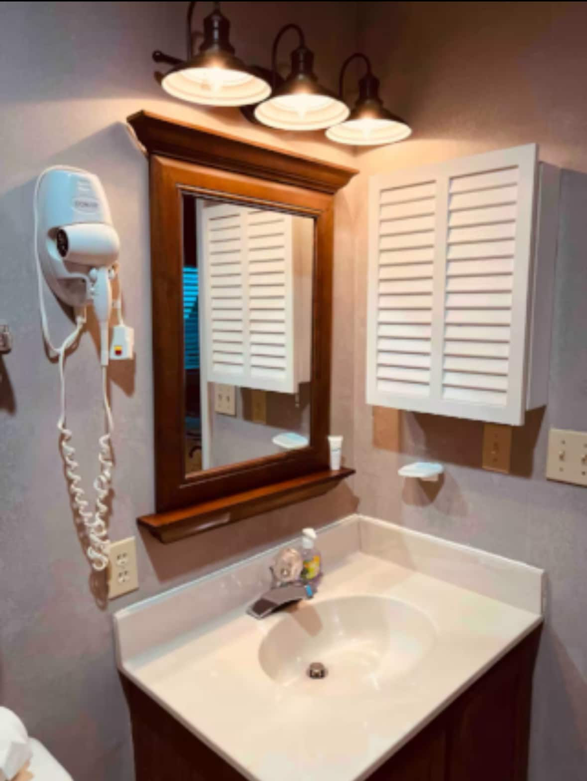 Bathroom - 301 Pinnacle Inn Rd