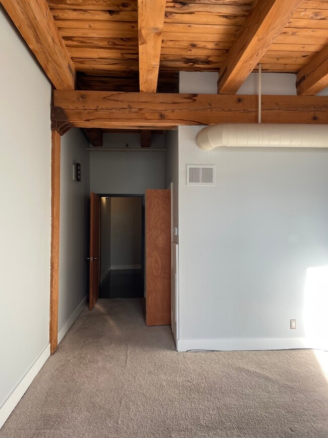 Entry to bedroom - 6533 E Jefferson Ave