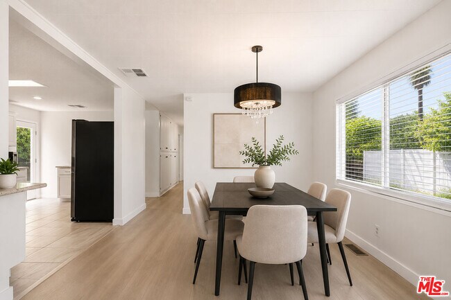 Building Photo - 6033 Fallbrook Ave