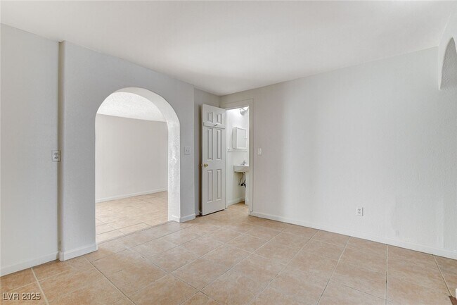 Building Photo - 5813 W Balzar Ave
