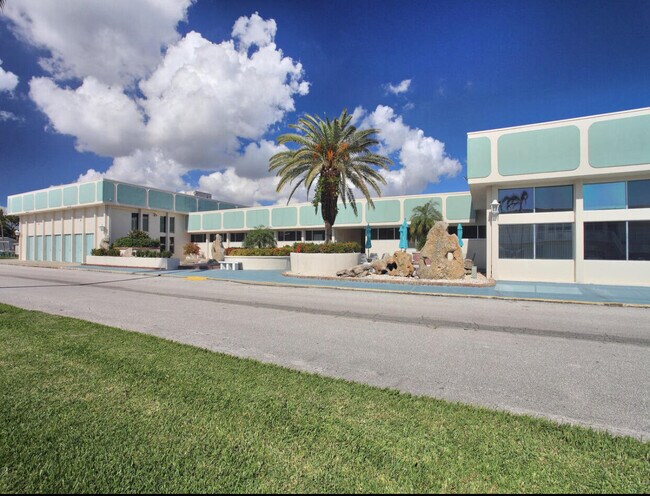 Building Photo - 620 Horizon W