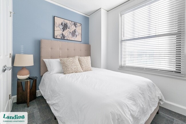 Building Photo - 933 McGee St