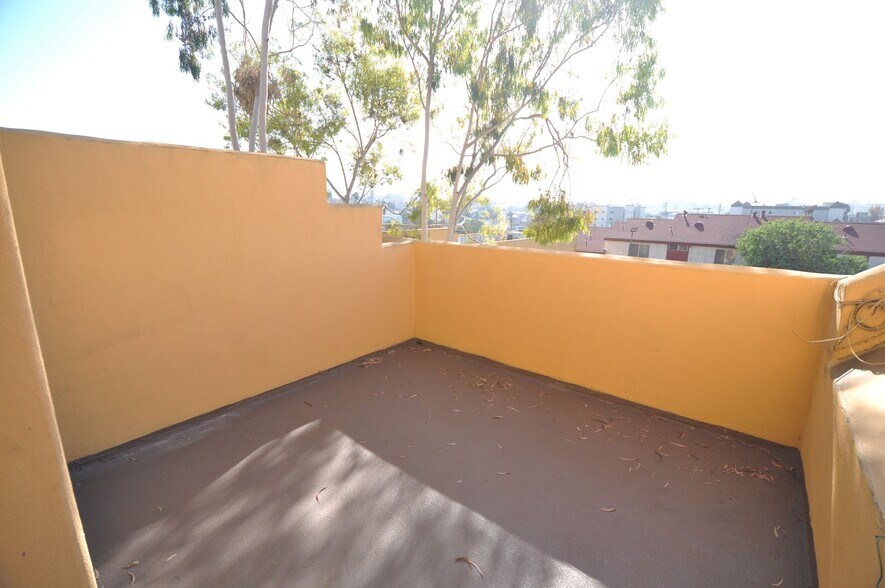 Building Photo - 425 N Alvarado St