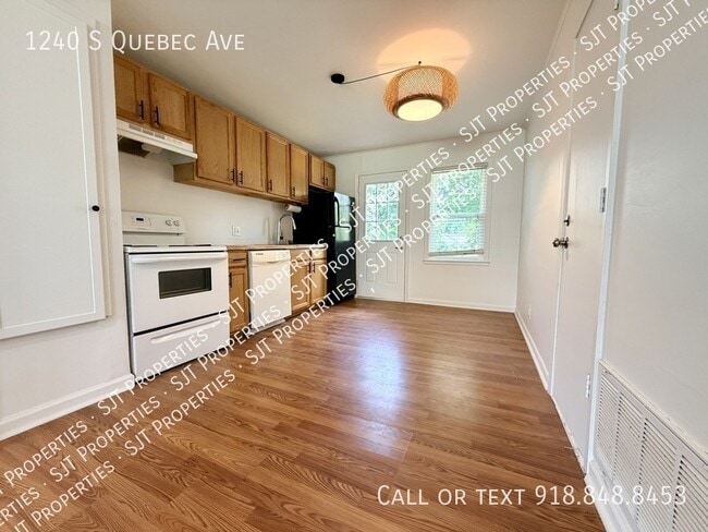 Building Photo - 1240 S Quebec Ave