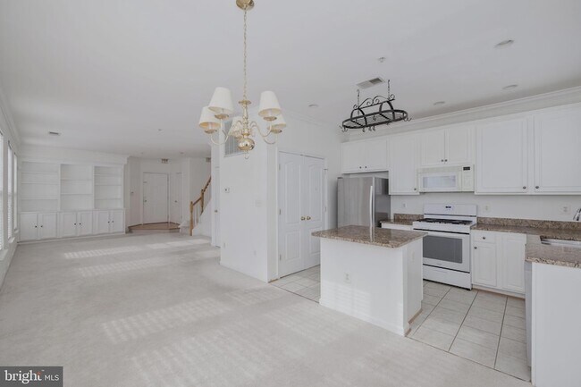 Building Photo - 5108 English Terrace