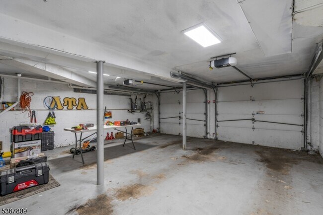 Building Photo - 9 Westervelt Pl