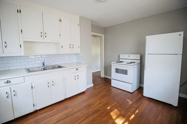 Building Photo - 2 Bedroom, 1 Bath in West Columbia